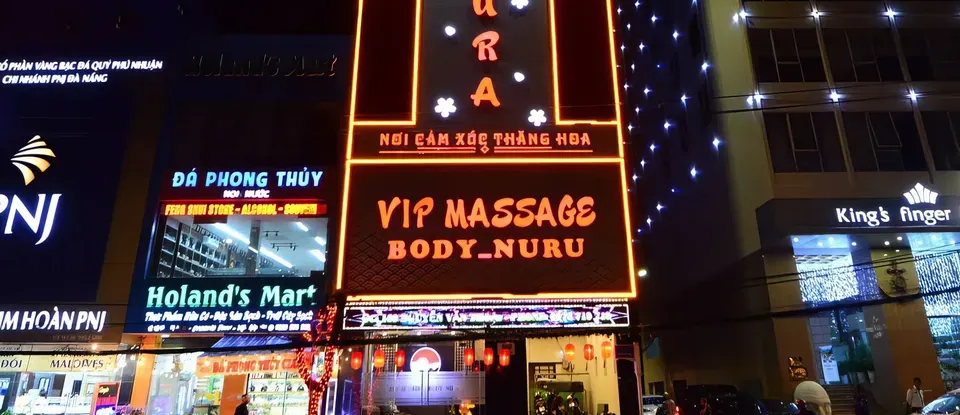 다낭 사쿠라 마사지 가게 야경
