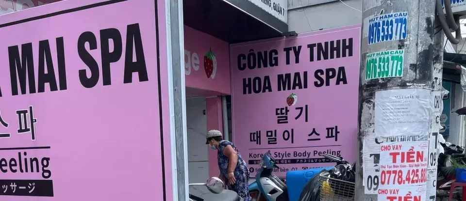 핑크 톤의 깔끔한 딸기 스파 마사지 샵 내부 인테리어