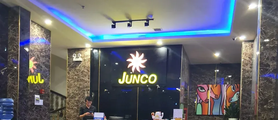 준코 가라오케 내부의 안내 데스크